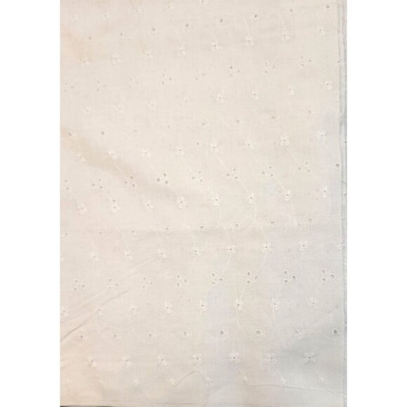 White Embroidered Eyelet Fabric 1 Yard Cotton Floral Pattern Sewing Crafting Ma - Picture 1 of 8